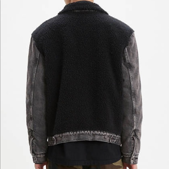 Levi’s Sherpa Panel Denim Trucker Jacket - Picture 2 of 3